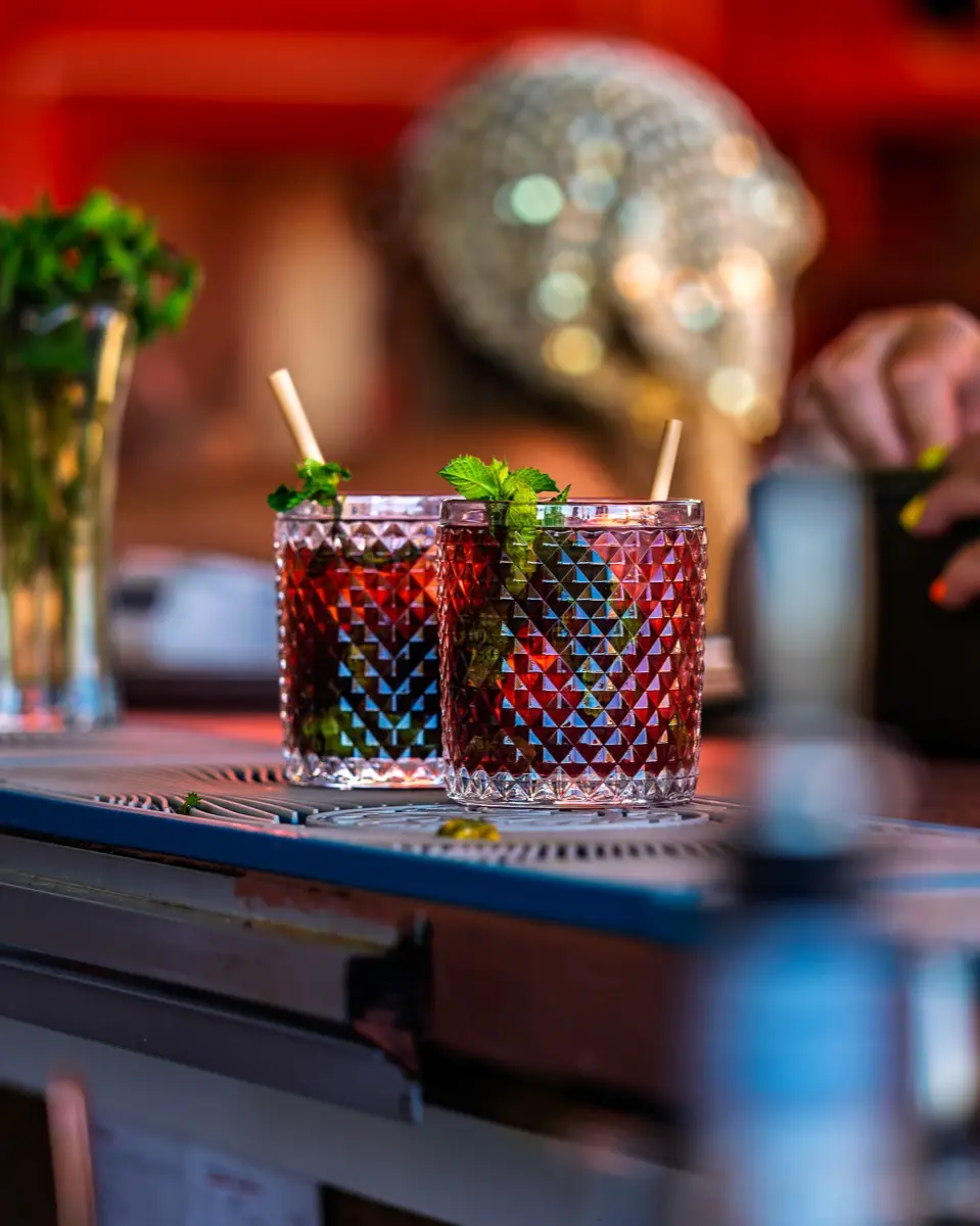 Cocktails maison préparés au bar